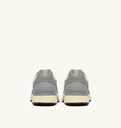 HYPERWAY SNEAKERS IN WHITE AND LEAD GRAY MESH AND SUEDE