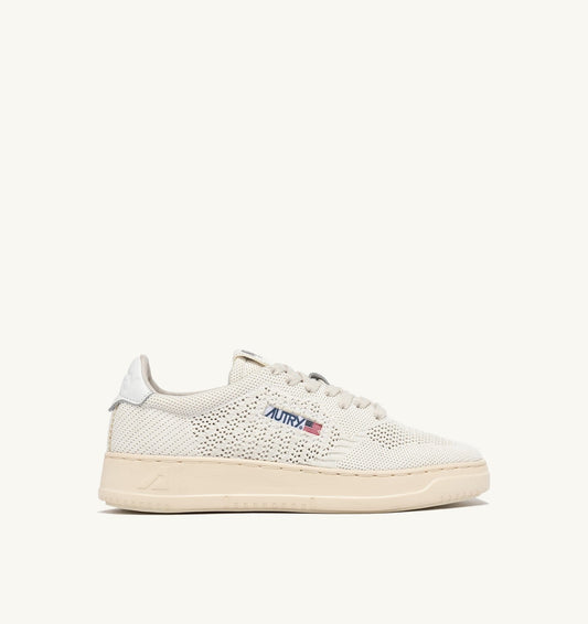MEDALIST EASEKNIT LOW SNEAKERS IN IVORY WHITE KNIT