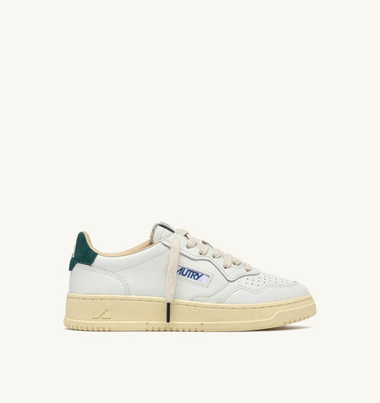 MEDALIST LOW SNEAKERS IN WHITE LEATHER AND DARK SEA SUEDE