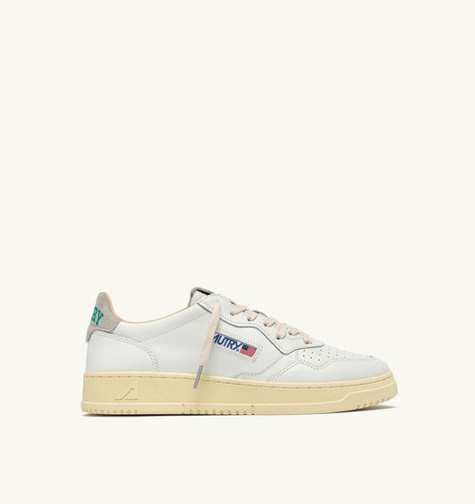 MEDALIST LOW SNEAKERS IN WHITE LEATHER AND CLOUD SUEDE