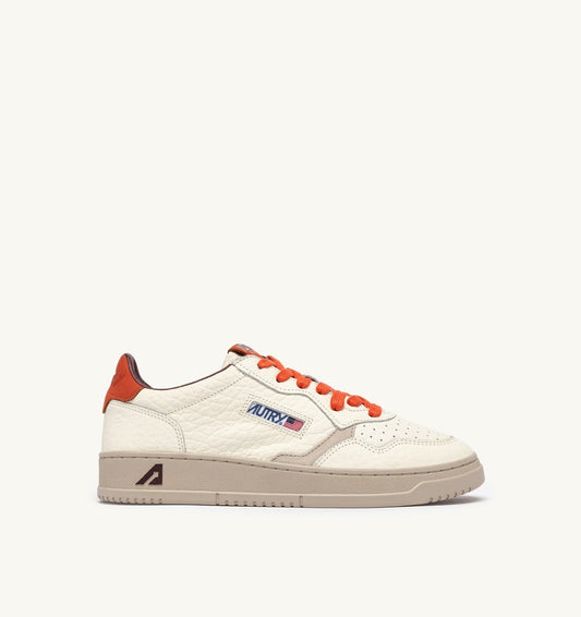 MEDALIST LOW SNEAKERS IN SAND AND PUMPKIN LEATHER