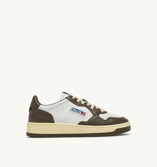 MEDALIST LOW BICOLOR SNEAKERS IN WHITE AND CHOCOLATE LEATHER