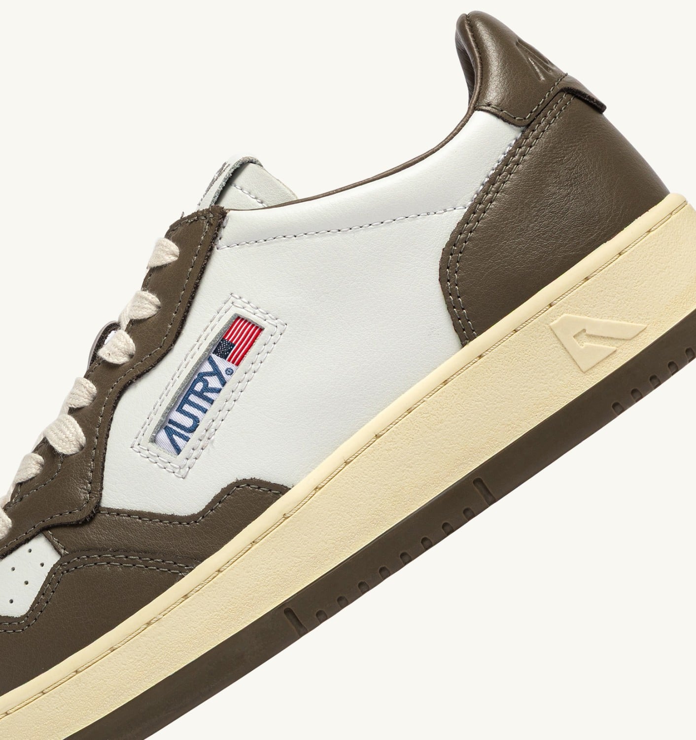 MEDALIST LOW BICOLOR SNEAKERS IN WHITE AND CHOCOLATE LEATHER