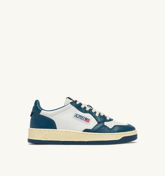 MEDALIST LOW BICOLOR SNEAKERS IN WHITE AND MALLARD BLUE LEATHER