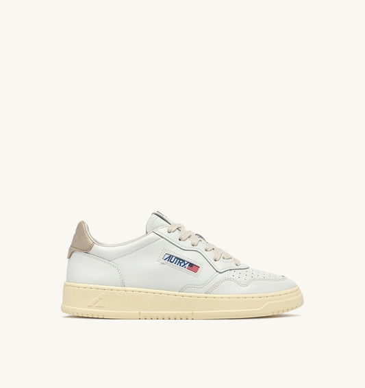 MEDALIST LOW SNEAKERS IN WHITE AND FEATHER GRAY LEATHER