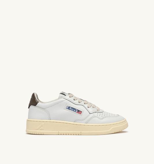 MEDALIST LOW SNEAKERS IN WHITE AND CHOCOLATE LEATHER