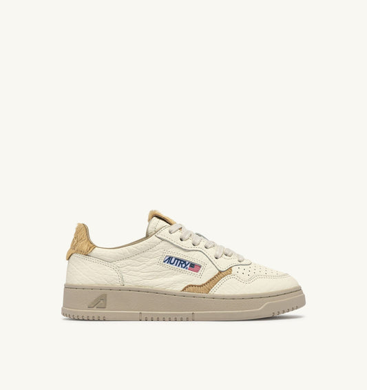 MEDALIST LOW SNEAKERS IN SAND LEATHER