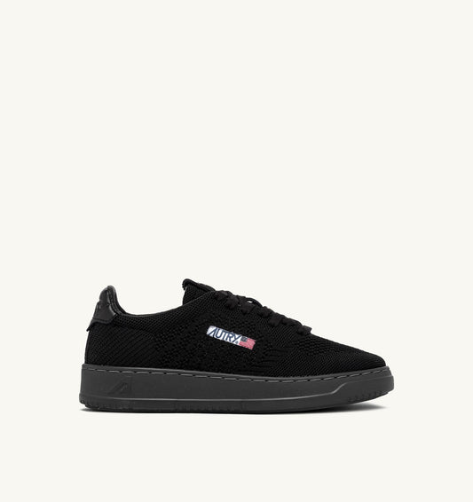 MEDALIST EASEKNIT LOW SNEAKERS IN BLACK KNIT