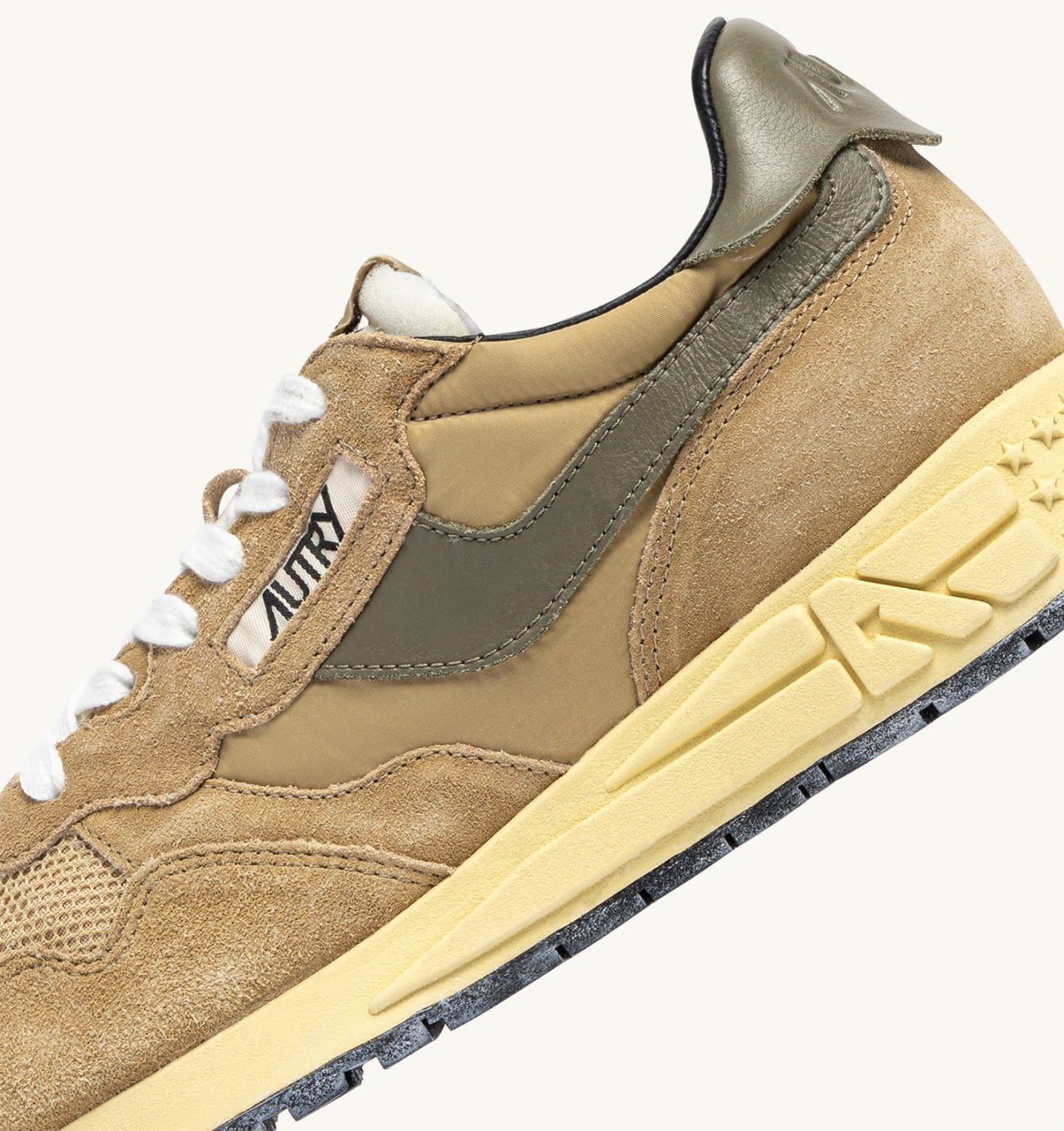 REELWIND LOW SNEAKERS IN FOAM SUGAR AND COVERT GREEN NYLON AND SUEDE
