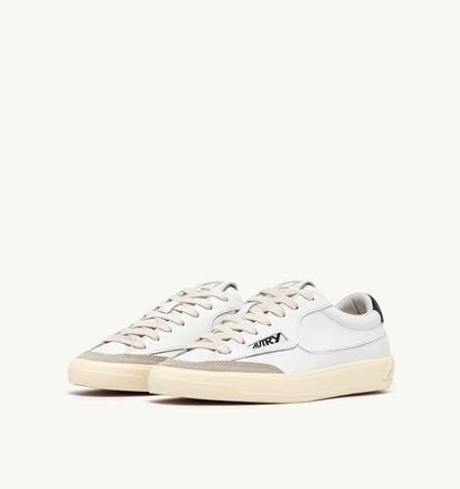 WINDSCAPE LOW SNEAKERS IN WHITE AND BLACK LEATHER