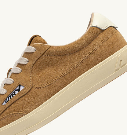 WINDSCAPE LOW SNEAKERS IN COPPER BROWN AND MARSHMALLOW SUEDE
