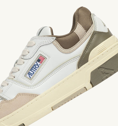SNEAKERS CLC LOW IN WHITE PELICAN AND COVERT GREEN LEATHER AND SUEDE