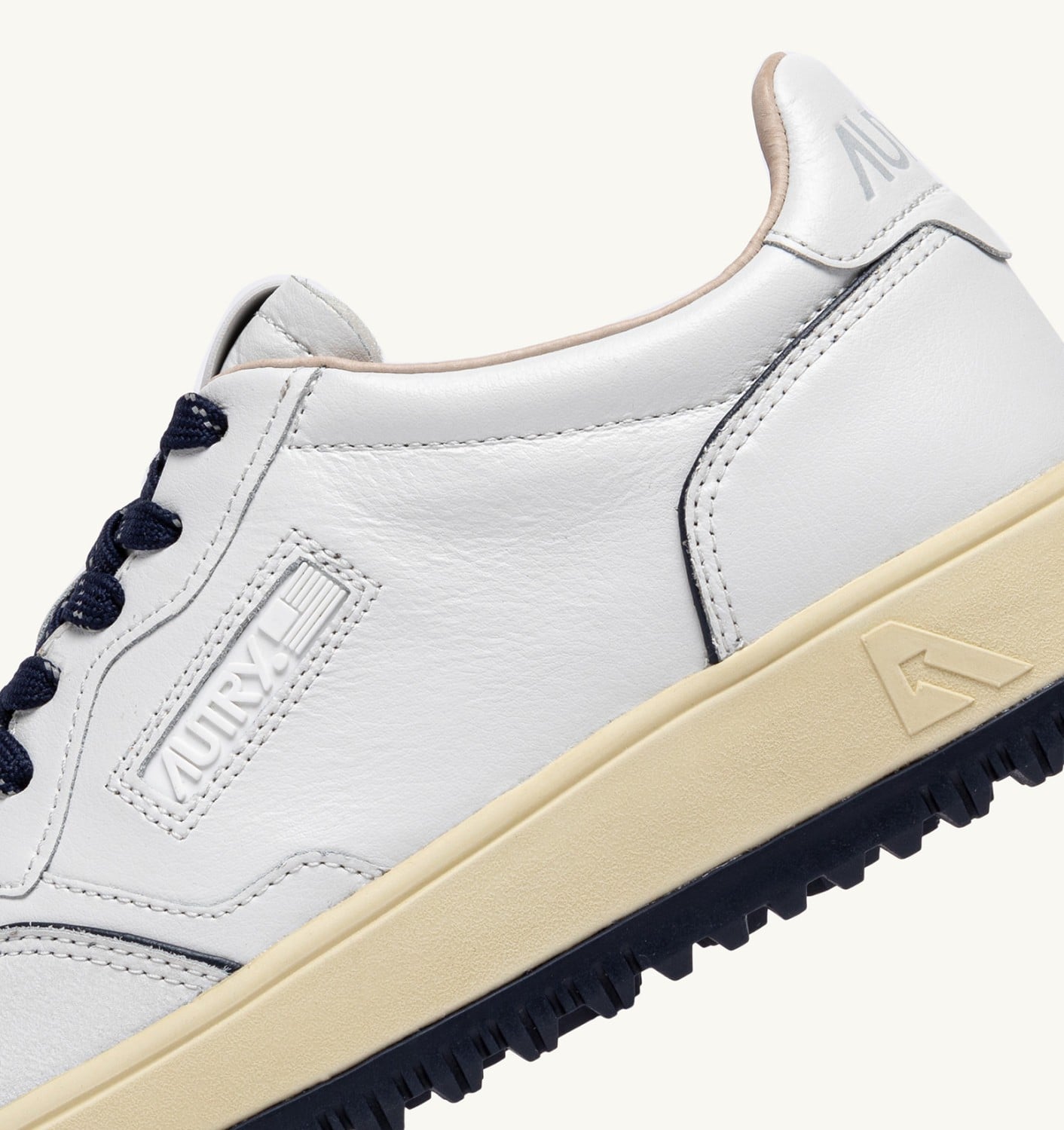 GOLF LOW SNEAKERS IN WHITE AND NAVY LEATHER