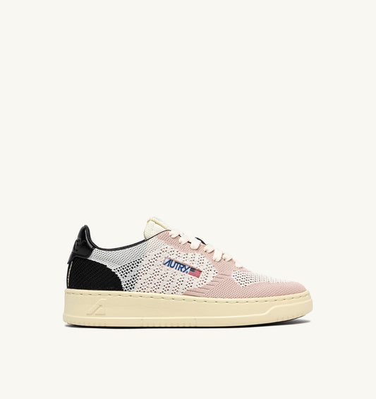 MEDALIST EASEKNIT LOW SNEAKERS IN IVORY WHITE BLACK AND POWDER KNIT
