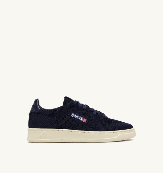 MEDALIST EASEKNIT LOW SNEAKERS IN SPACE BLUE KNIT