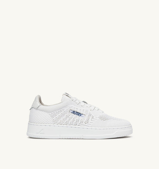 MEDALIST EASEKNIT LOW SNEAKERS IN WHITE KNIT