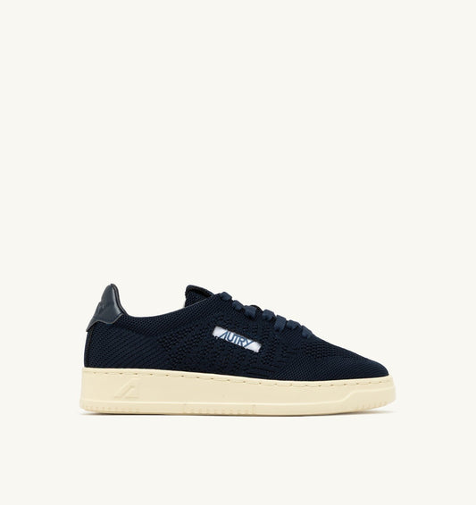 MEDALIST EASEKNIT LOW SNEAKERS IN SPACE BLUE KNIT