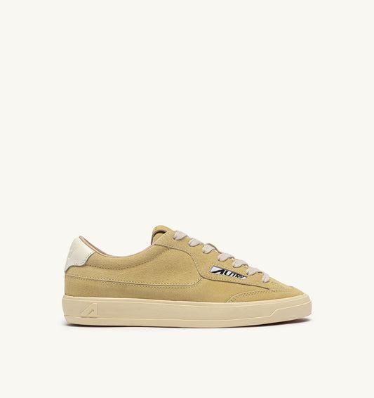WINDSCAPE LOW SNEAKERS IN STRAW AND MARSHMALLOW SUEDE