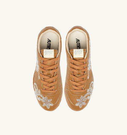 WINDSPIN SNEAKERS IN EARTH LEATHER WITH DECORATIONS