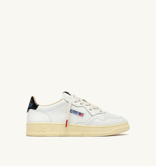MEDALIST LOW SNEAKERS IN WHITE AND BLACK LEATHER