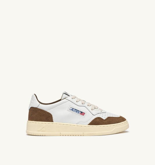 MEDALIST LOW SNEAKERS IN WHITE LEATHER AND TOBACCO SUEDE