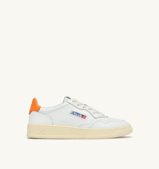 MEDALIST LOW SNEAKERS IN WHITE AND PARSIMMON ORANGE LEATHER