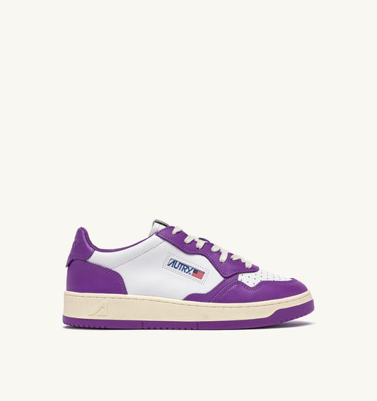 MEDALIST LOW BICOLOR SNEAKERS IN WHITE AND DEWBERRY LEATHER