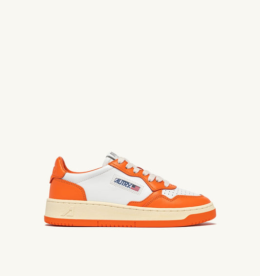 MEDALIST LOW BICOLOR SNEAKERS IN WHITE AND PARSIMMON ORANGE LEATHER