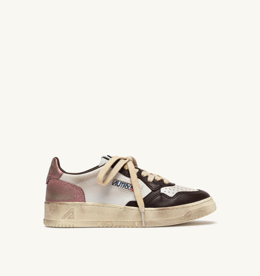 MEDALIST LOW SUPER VINTAGE SNEAKERS IN WHITE, PEONY AND HOT FUDGE LEATHER