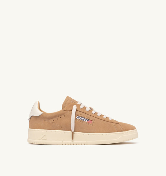 DALLAS LOW SNEAKERS IN PEANUT SUEDE